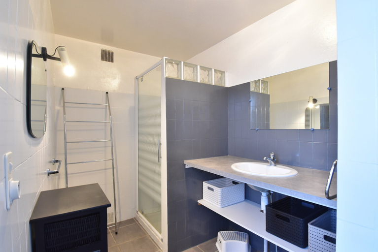 Bathroom 2, Comfortable Holiday Home With Private Pool, Dordogne