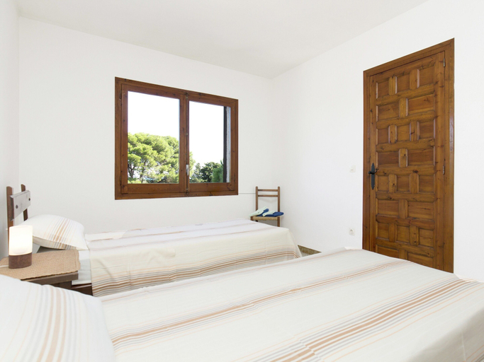 Room 3, Small Building with 4 Apartments near Beach, Tarragona