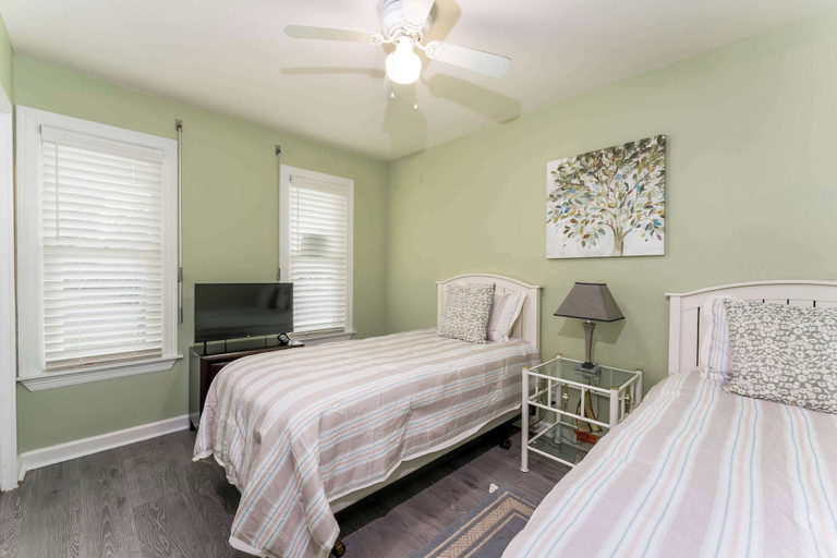 Interior 4, Bayside Waterfront Home With Private Patio, Cameron
