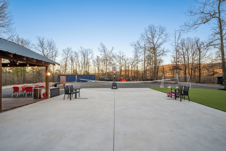 Outdoor dining 5, Family Fun Barn, Garland