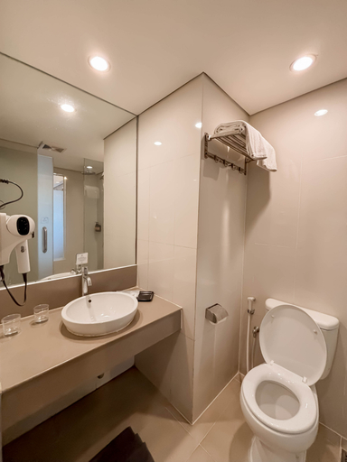 Bathroom 5, Hotel FortunaGrande Malioboro Yogyakarta By Fosia Hotels, Yogyakarta