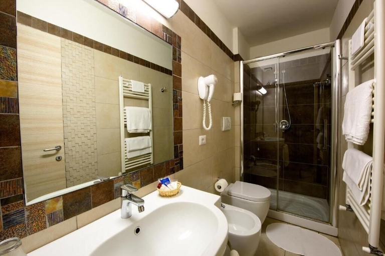Bathroom 4, Hotel Capri & Residence, Lucca