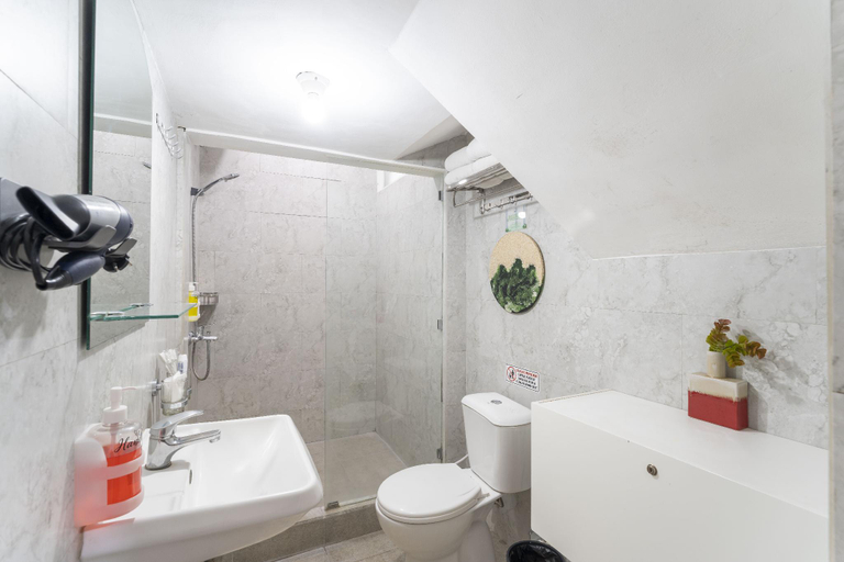 Bathroom, Depok Villas, Sleman
