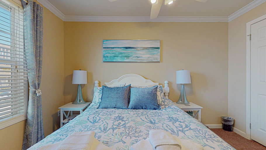 Room 2, Lime In The Coconut 3 Bedroom Home, Galveston