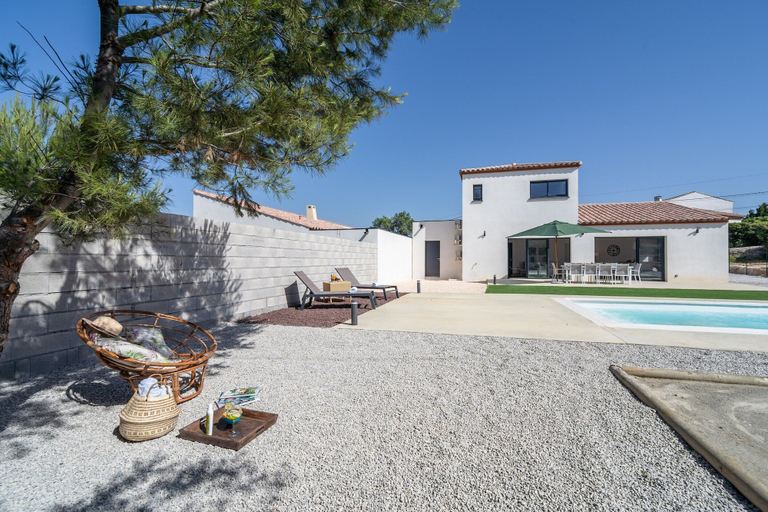 Garden 2, Holiday Home Beaufort With Private Pool, Hérault