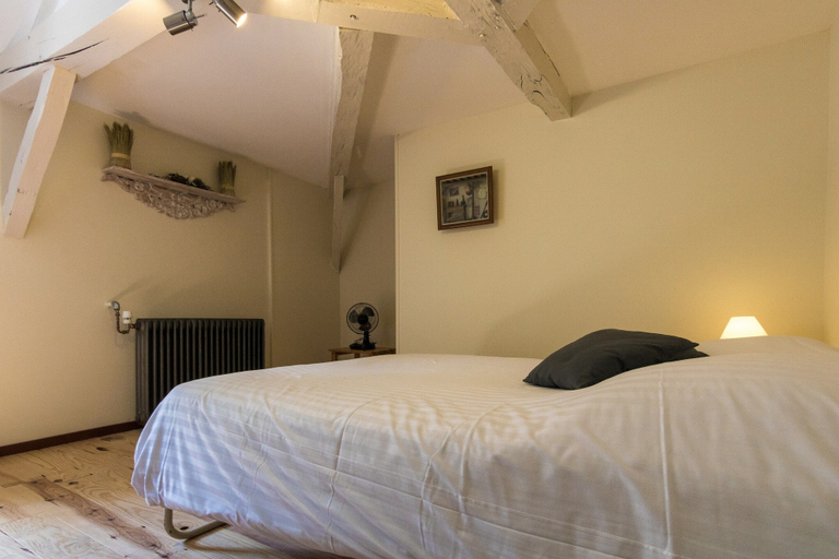 Room 3, Castle in Chaleix With Pool and Views, Dordogne