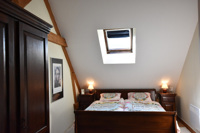 Room 5, Holiday Home in Le Chatelet With Pool, Cher