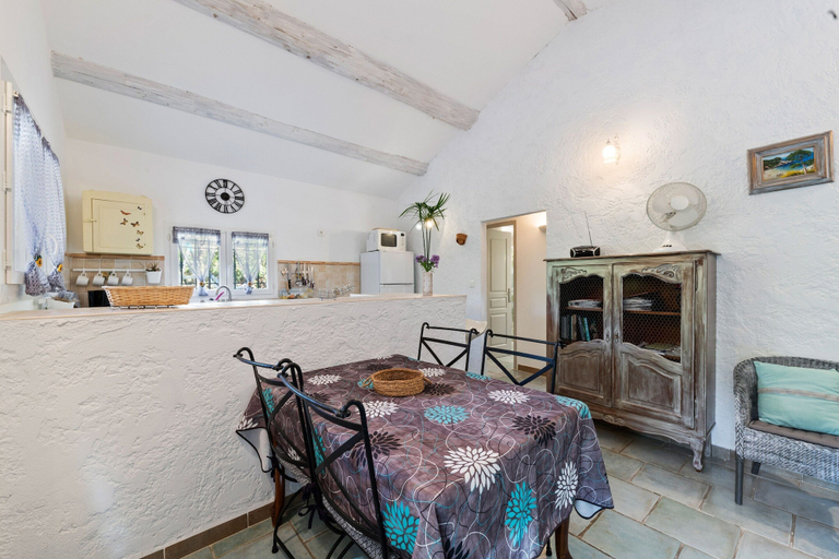 Dining 5, Modern Holiday Home With Private Pool, Bouches-du-Rhône