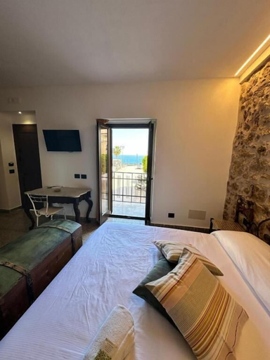 Room 4, Torre del Pardo Guest House, Agrigento