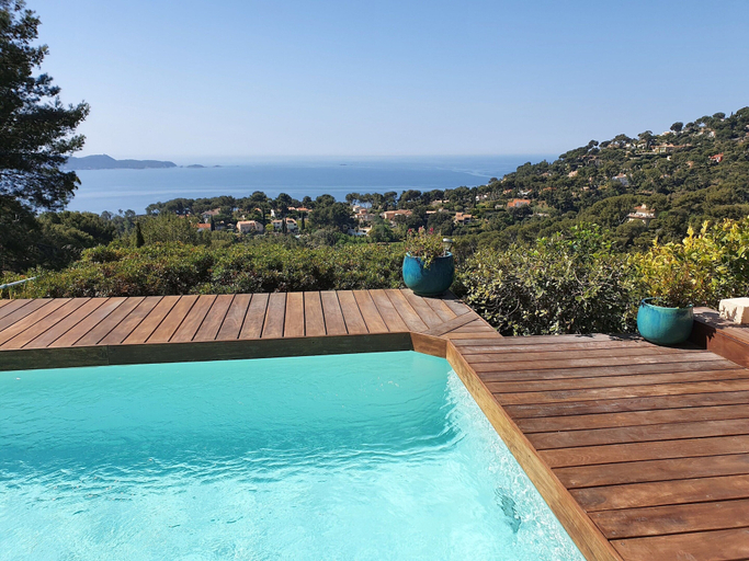 Pool, Villa in Hyeres Near Beach & Pool, Var