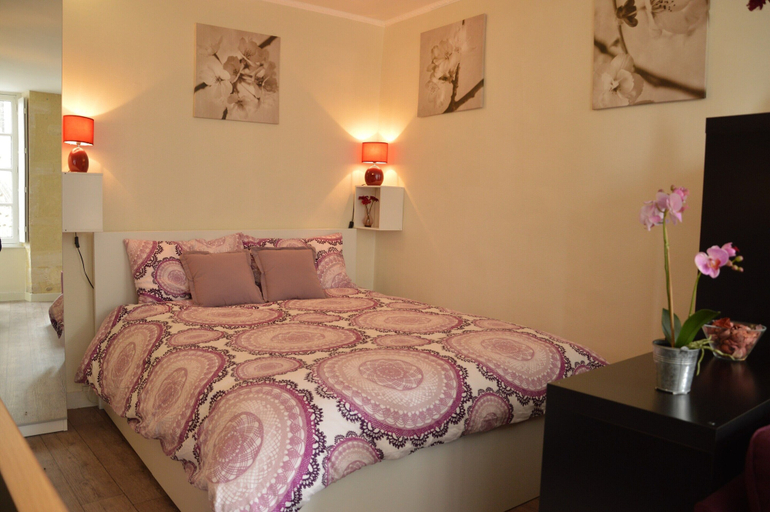 Room 5, Modern Bayeux Hideaway, Calvados