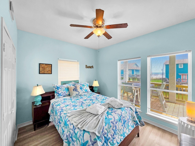 Room 3, A Sunrise Property 4 Bedroom Home, Galveston