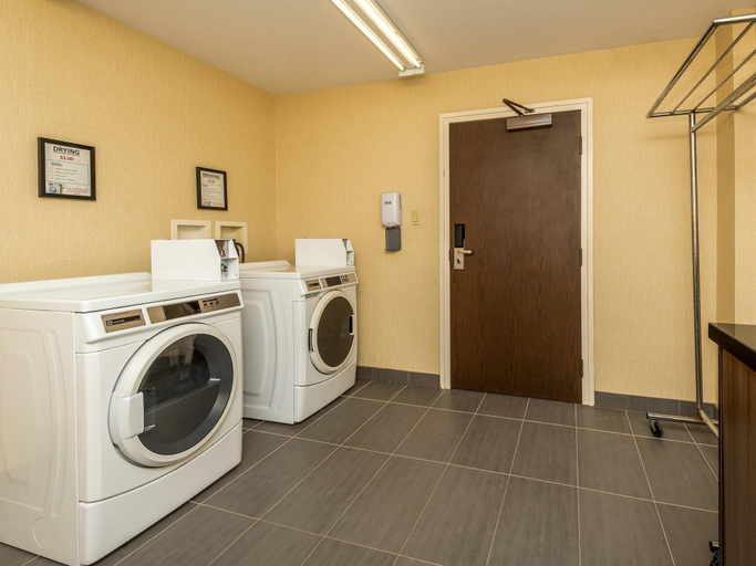 Bathroom 4, Comfort Inn Kanata Ottawa West, Ottawa