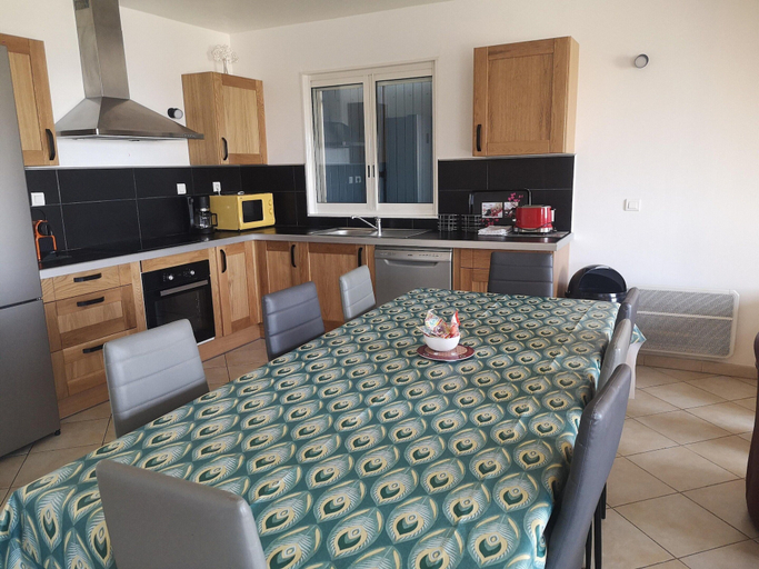 Private kitchen 3, Courry Views: Pool & Nature, Gard