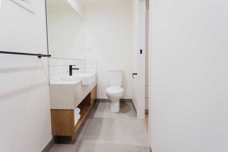 Bathroom 4, Coomera Lodge Hotel, Gold Coast