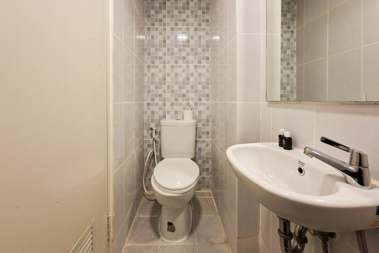 Bathroom 3, Good Studio Apartment Tokyo Riverside PIK 2 near NICE By Travelio, Tangerang