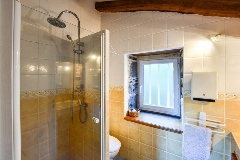 Bathroom 3, Saint-beauzire Holiday Home Near Pauillac Castle, Haute-Loire