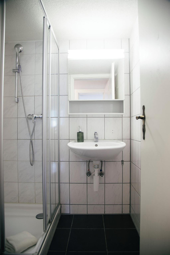 Bathroom 3, Nimbuzzz Apartments, Interlaken
