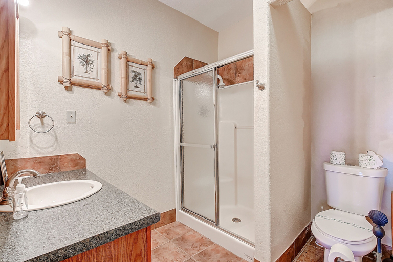 Bathroom 4, Amy's Dream 3 Bedroom Home, Galveston