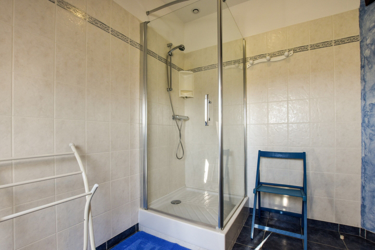 Bathroom 3, Cozy Garden Villa in Bonnemain, Ille-et-Vilaine