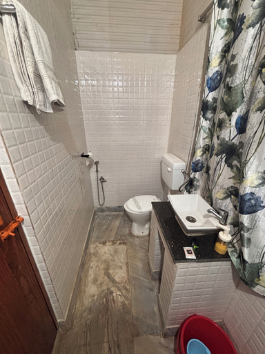 Bathroom 5, DEE DASH INN, Khordha