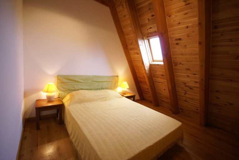 Room 4, Holiday Home in Gramat With Private Pool, Lot