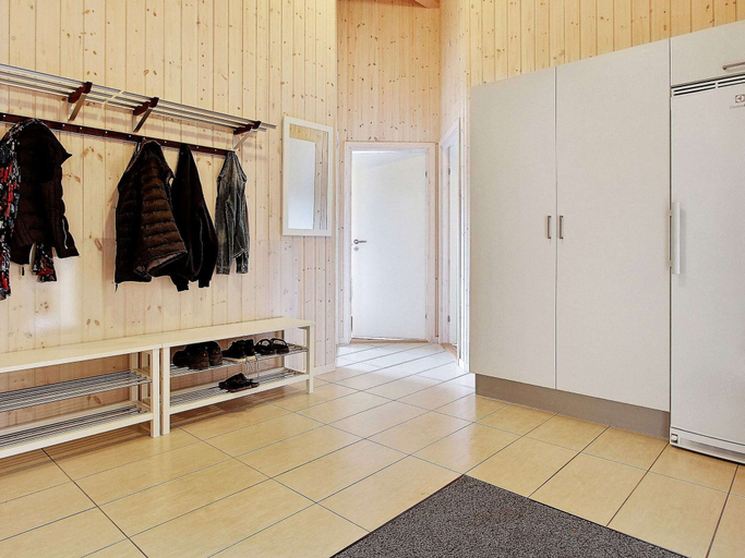 Others 5, Spacious Holiday Home in Glesborg near Ocean, Norddjurs