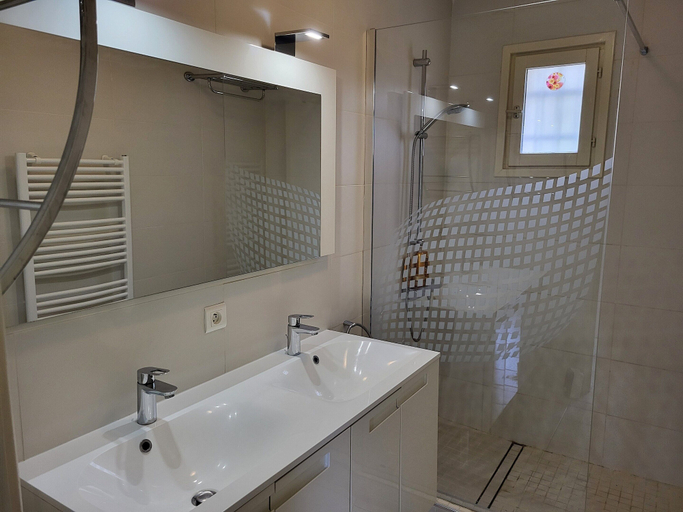 Bathroom, Villa in Saint-couat With Private Pool, Aude