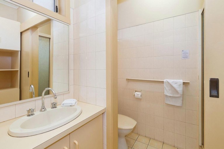 Bathroom 3, Carrum Downs Motel, Frankston - East