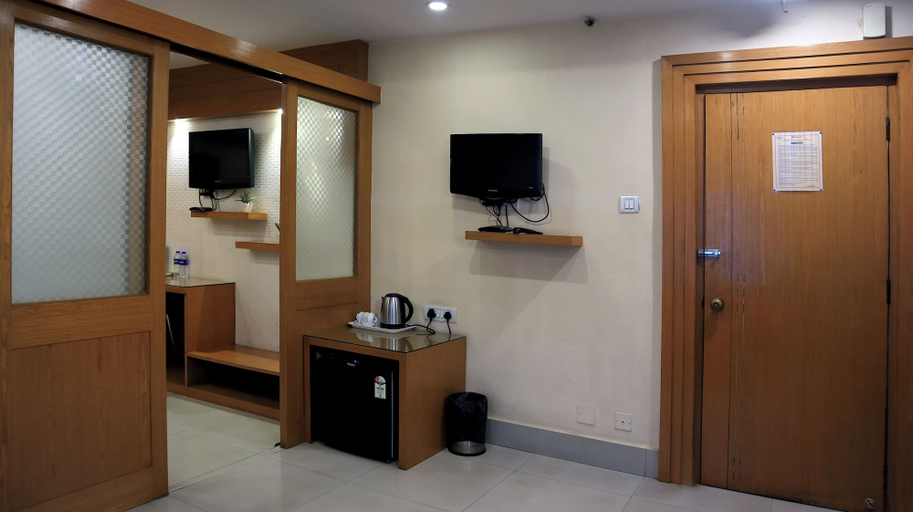 Bathroom 4, Hotel Executive Tower, Kolkata