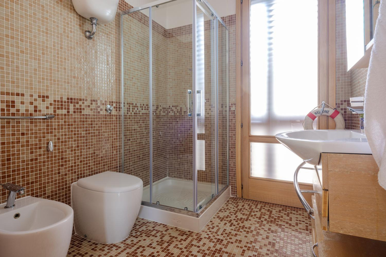 Bathroom 2, Grande Emerald Luxury Home Sea View, Lecce