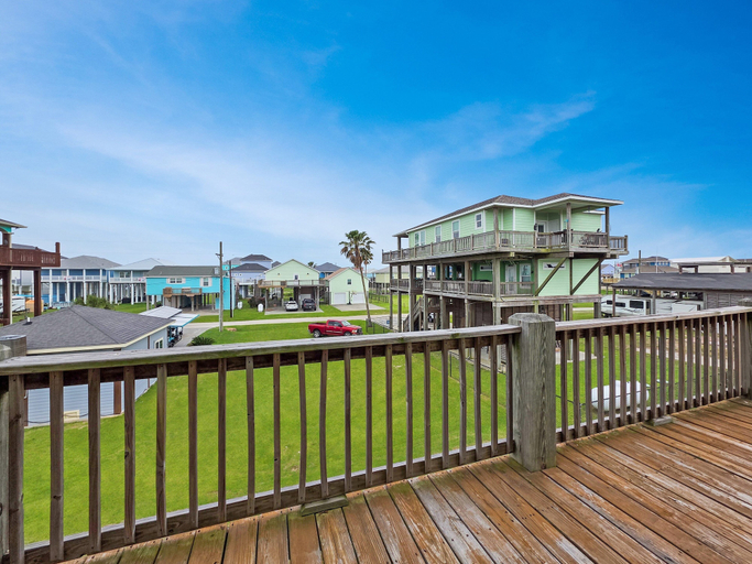 Property grounds 5, Mermaid Mansion 3 Bedroom Home, Galveston