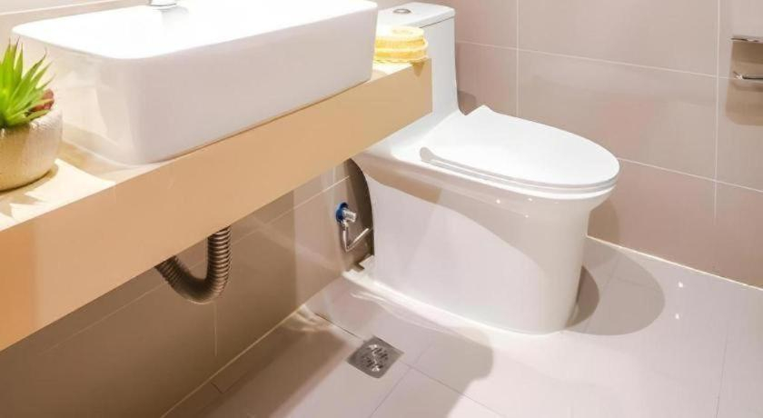 Bathroom 3, GreenTree Inn Jiaxing Nanhu District Tech City Guangyi Road, Jiaxing
