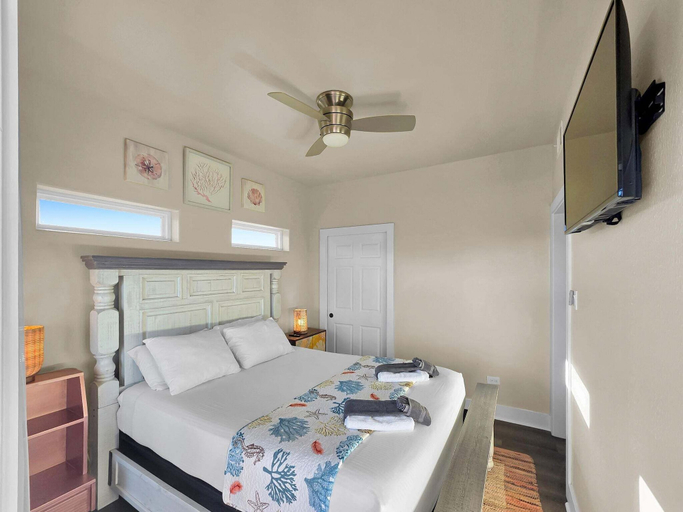 Room 2, Do Hideaway 3 Bedroom Home, Galveston