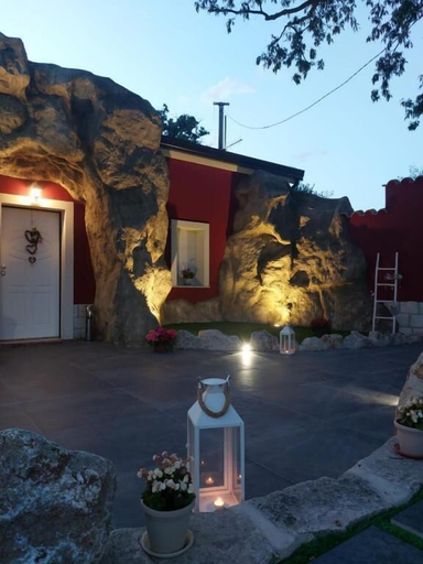 Exterior 4, La Casa nella Roccia, Avellino