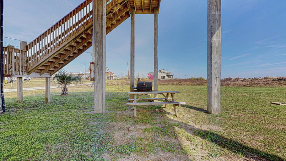 Outdoor dining, Sun And Moon 3 Bedroom Home, Galveston