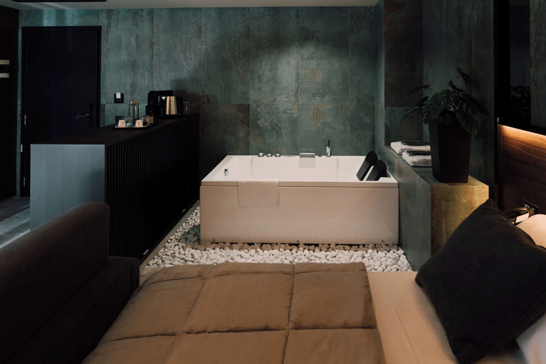 Others 4, Hotel Palazzo Pepe, Napoli