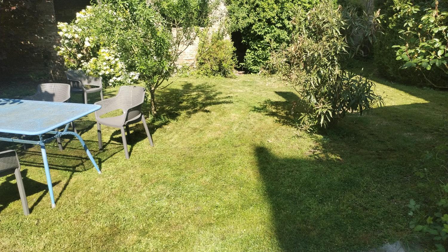 Others 5, Sweet Garden House with a lovely garden, Aisne