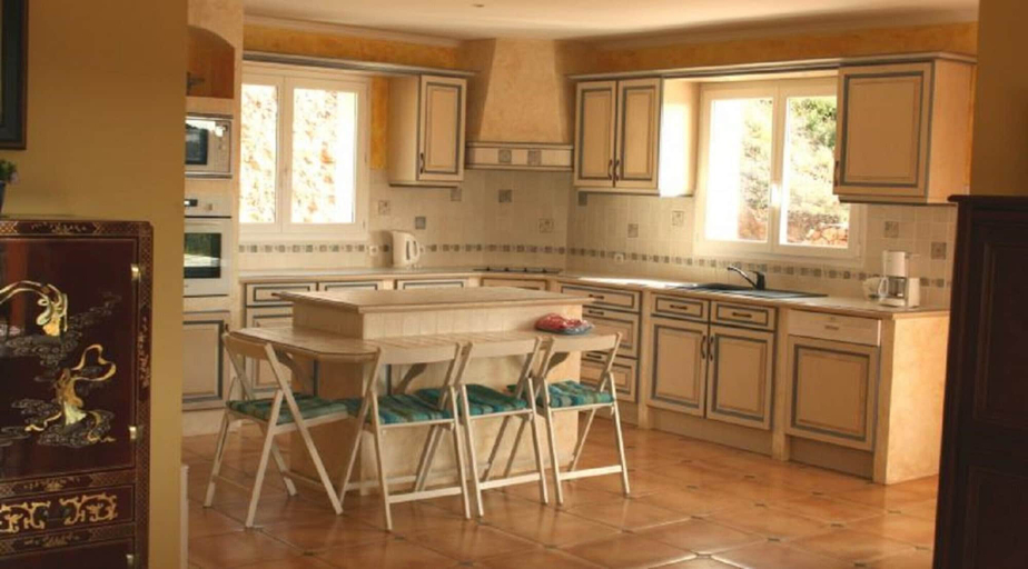 Private kitchen 5, Hillside Retreat in Roquebrun, Hérault