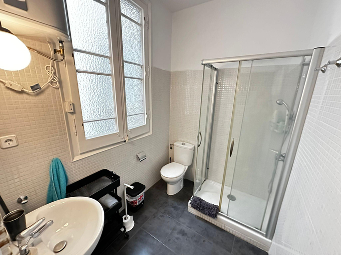 Bathroom 3, Rooms Diputacion, Barcelona
