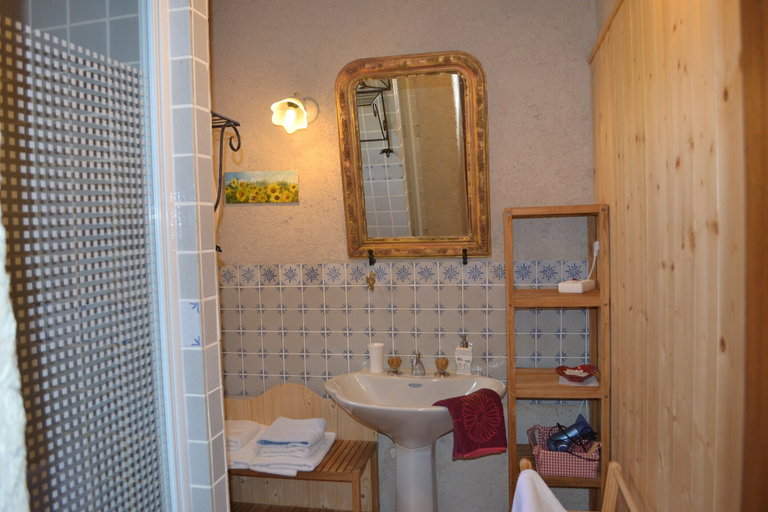 Bathroom 2, Romantic Loire Hideaway, Maine-et-Loire