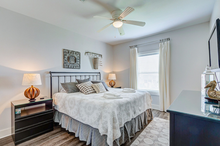 Room 3, Sea La Vie 2 Bedroom Home, Galveston