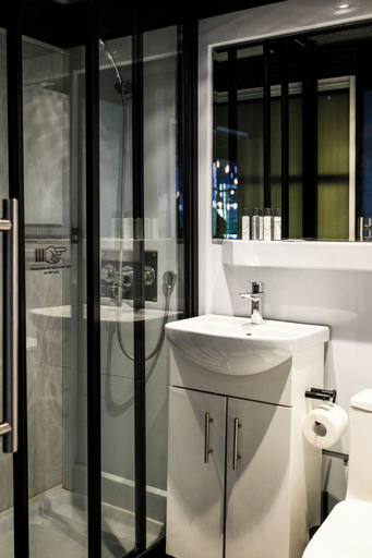 Bathroom 5, Cargo88 Hotel, Lusaka