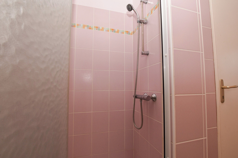 Bathroom 3, Charming Stay in Montfaucon, Lot