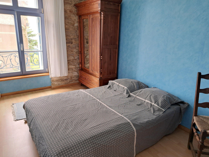 Room 2, Ancienne Gendarmerie With Sea Views, Finistère