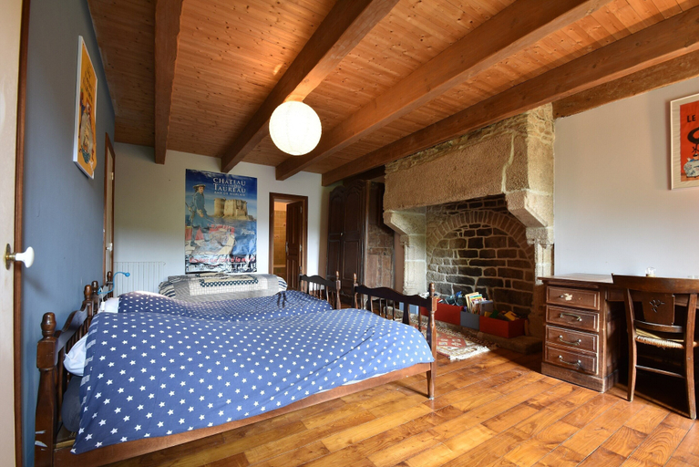 Room 4, Lake Mansion in Plourin-les-morlaix, Finistère