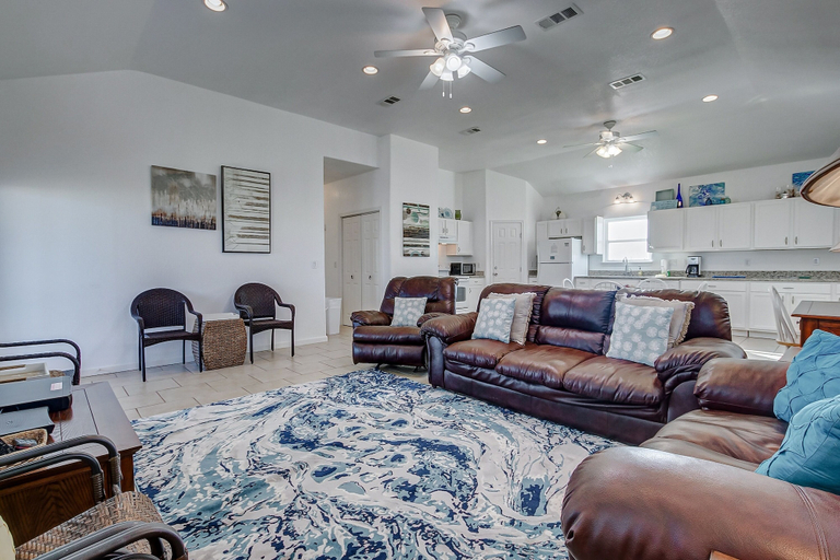 Living area 4, Molly's Place 3 Bedroom Home, Galveston