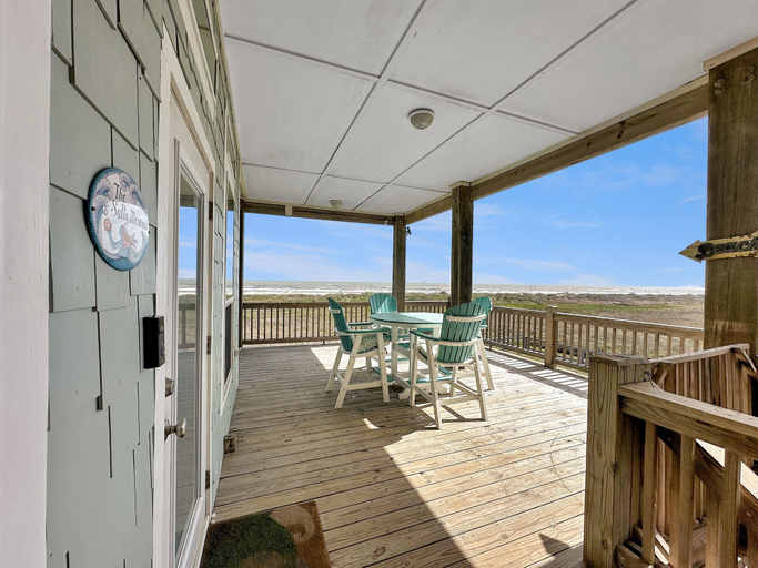 Outdoor dining 4, The Salty Mermaid 3 Bedroom Home, Galveston