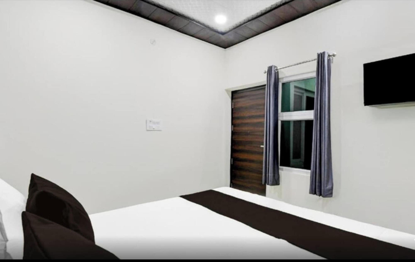 Room 2, Hotel Evergreen Clarks, Lucknow