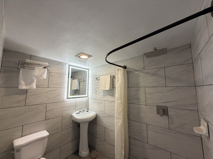Bathroom 3, Ponca Motel, Taylor